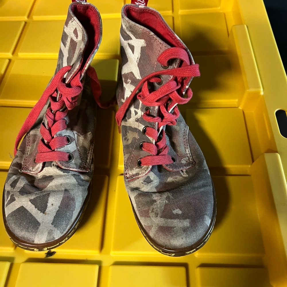 Stylish Kids High-Top Sneakers - Red and Brown